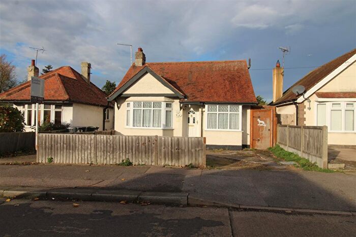 2 Bedroom Detached Bungalow For Sale In Poplar Drive, Herne Bay, CT6