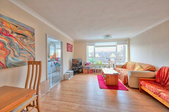 2 Bedroom Flat To Rent In Heathfield Road, Earlsfield SW18