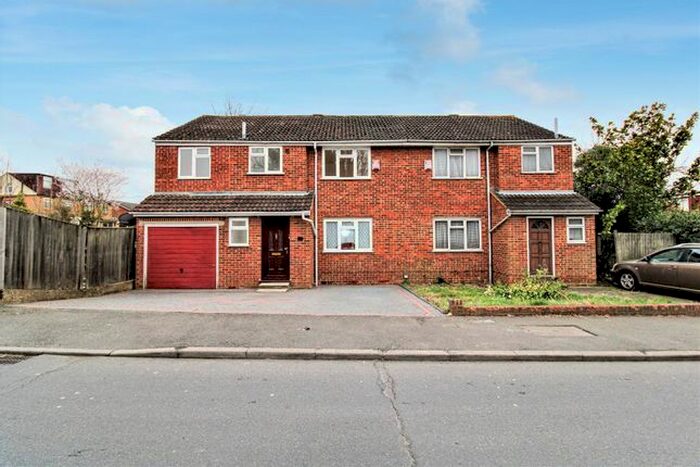 4 Bedroom Semi-Detached House To Rent In The Landway, Orpington, BR5