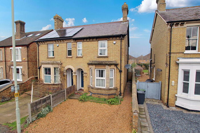 3 Bedroom Semi Detached House For Sale In Bedford Road, Sandy, SG19