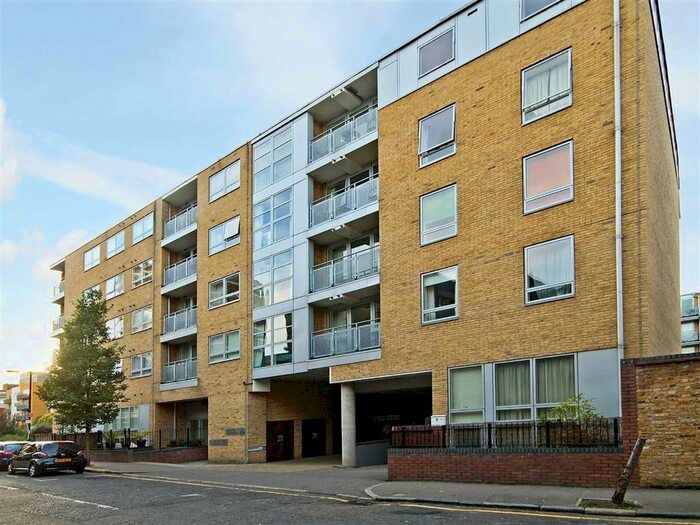 2 Bedroom Flat To Rent In Sanctuary Street, London, SE1