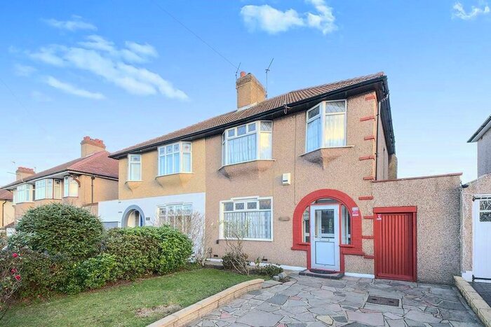 3 Bedroom Semi-Detached House To Rent In Bedonwell Road, Bexleyheath, Kent DA7