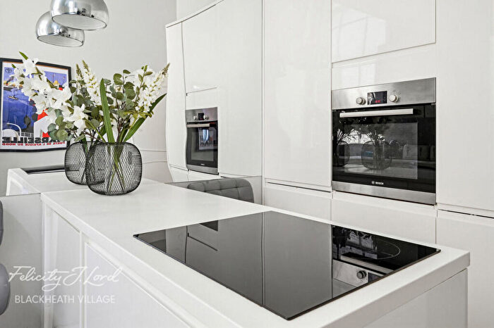 2 Bedroom Flat For Sale In Gilbert Close, London, SE18