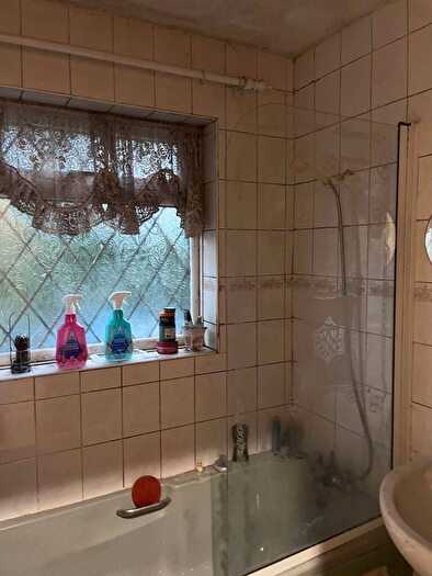 2 Bedroom Bungalow For Sale In Swallow Drive, ., Leeds, West Yorkshire, LS17