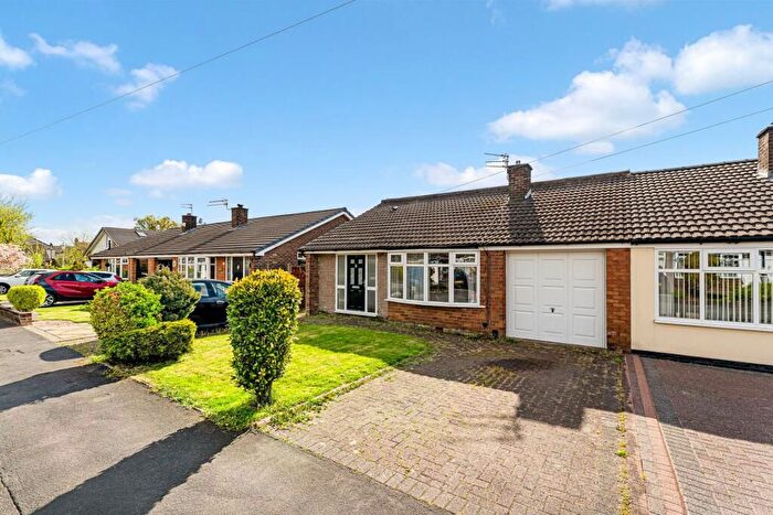 4 Bedroom Bungalow For Sale In Craven Avenue, Lowton, Warrington, WA3