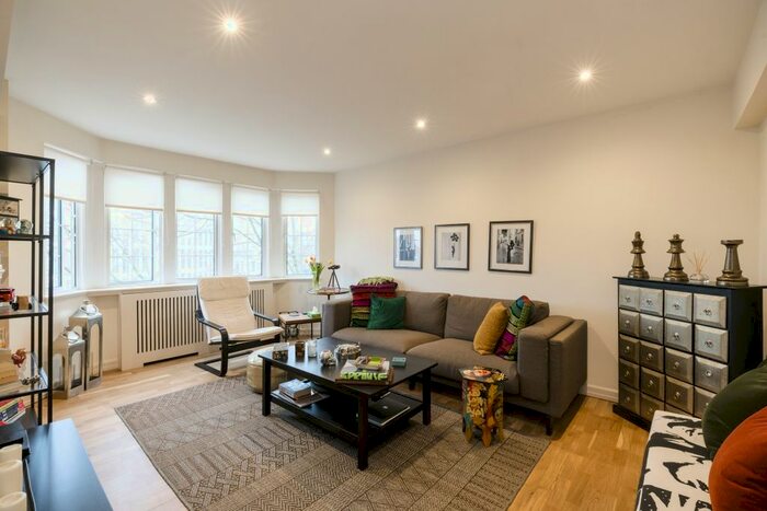 1 Bedroom Flat To Rent In Kensington High Street, London, W8