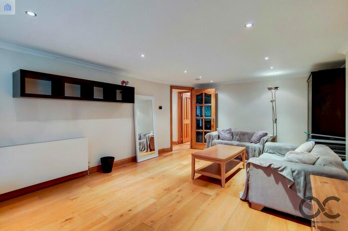3 Bedroom Flat To Rent In Cathcart Hill, London, N19