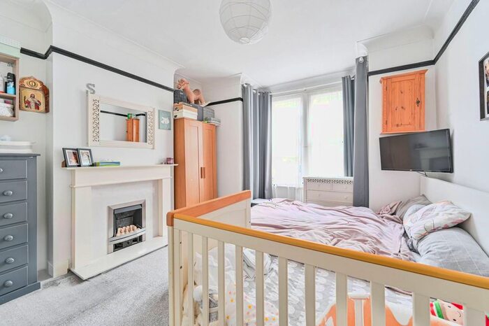 2 Bedroom Flat To Rent In Dunstans Road, East Dulwich, London, SE22