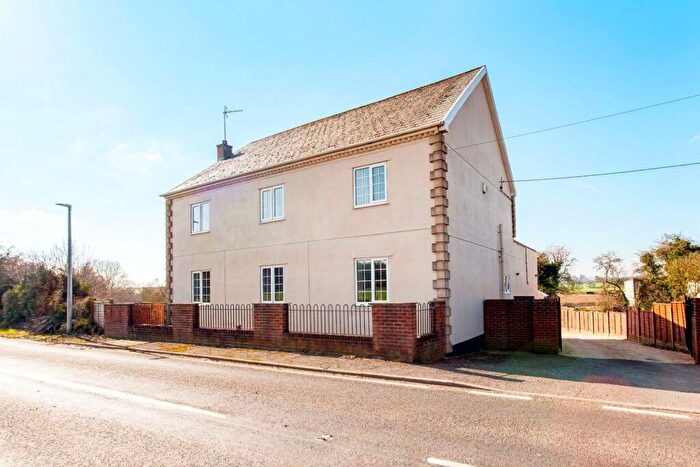 4 Bedroom Detached House For Sale In Mansfield Road, Scarcliffe, S44