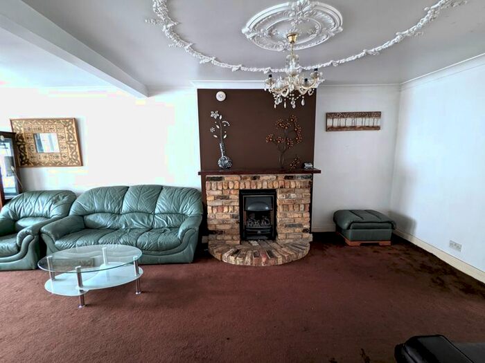 2 Bedroom Bungalow To Rent In Rainham Road South, Dagenham, RM10