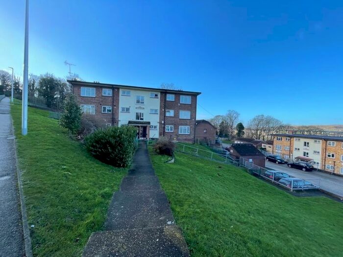 2 Bedroom Flat To Rent In Shorts Way, Borstal, Rochester, ME1