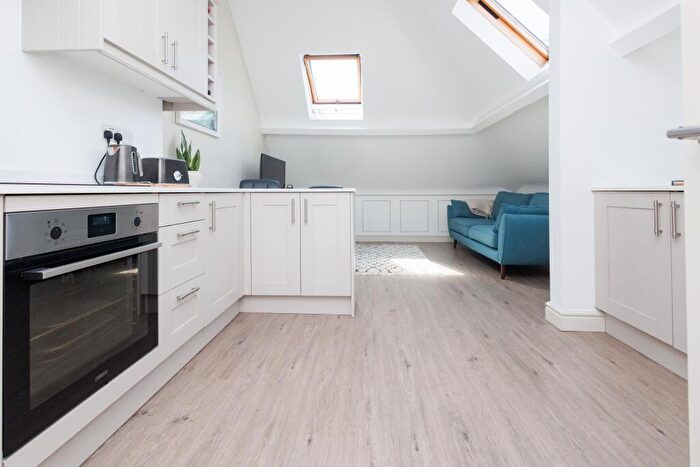 2 Bedroom Flat To Rent In Beechey Road, Bournemouth, BH8