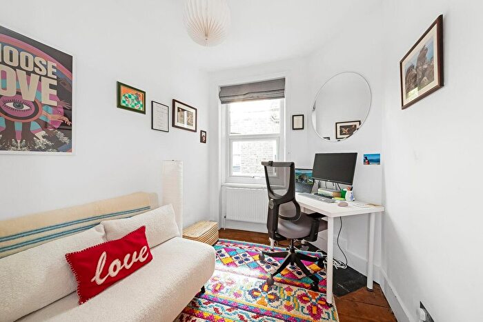 2 Bedroom Flat For Sale In Auckland Hill, West Norwood, London, SE27
