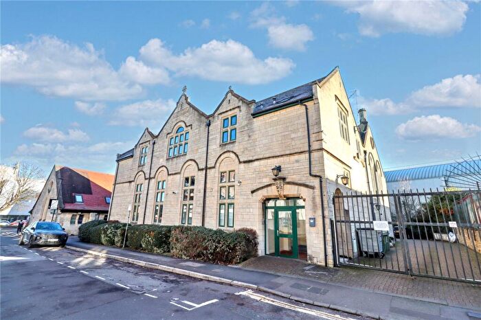2 Bedroom Apartment For Sale In St Peters Hall, Dorset Close, Bath, BA2