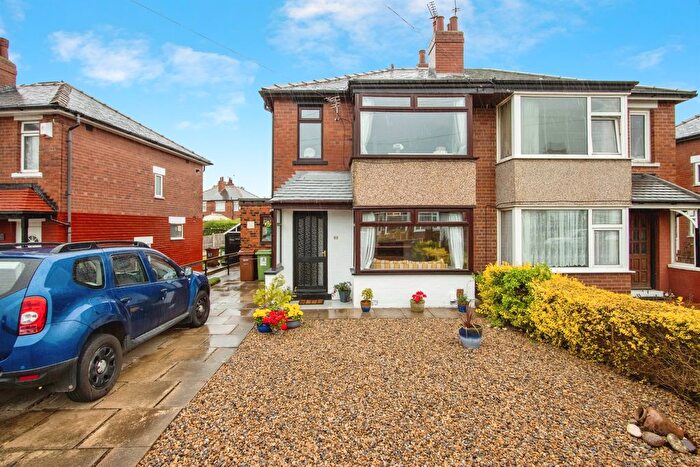 3 Bedroom Semi-Detached House For Sale In The Oval, Leeds, LS14