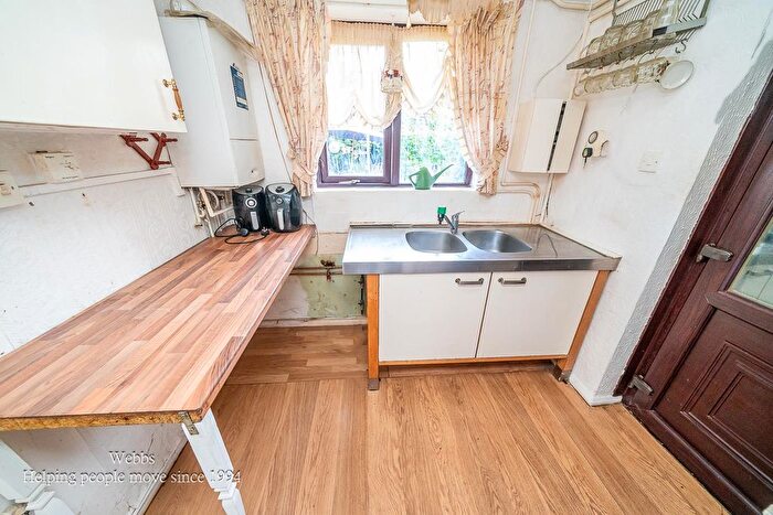 3 Bedroom Semi-detached House For Sale In Acorn Road, Wolverhampton, WV11