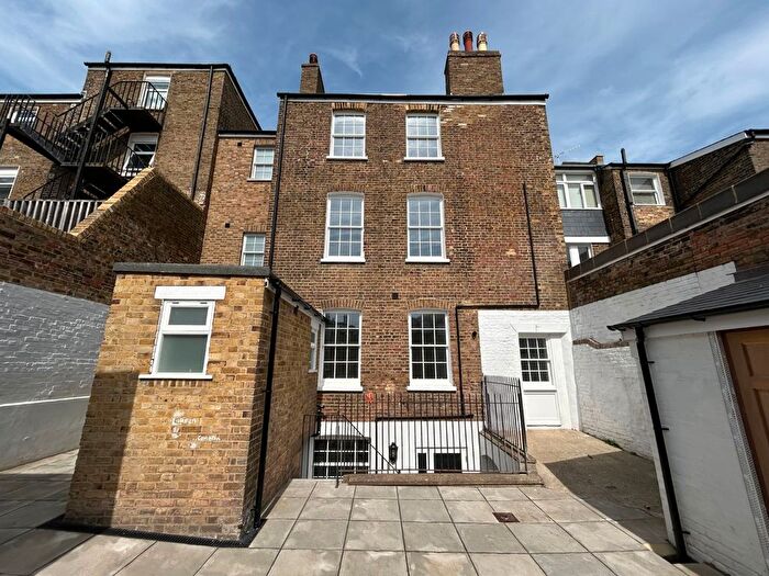 3 Bedroom Flat To Rent In Addington Street, Ramsgate, Kent, CT11