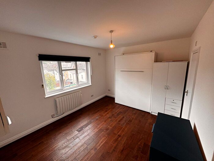 Studio To Rent In Seven Sisters Road, London, N15
