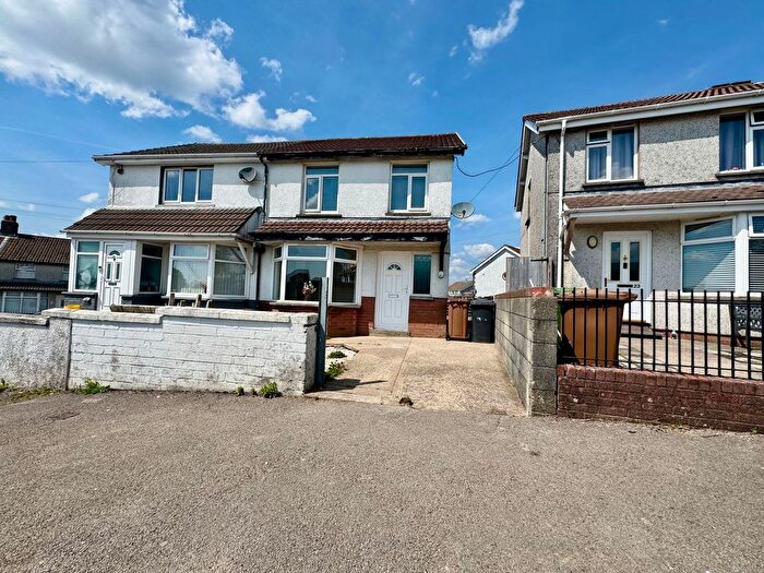 3 Bedroom Semi Detached House For Sale In Tynycoed Crescent, Cefn Fforest, NP12
