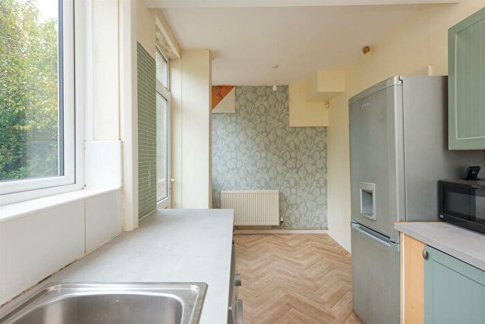 3 Bedroom Semi-Detached House For Sale In Whites Lane, Sheffield, S2