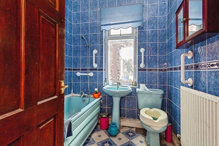 3 Bedroom Terraced House For Sale In Clitheroe Road, Manchester, Greater Manchester, M13