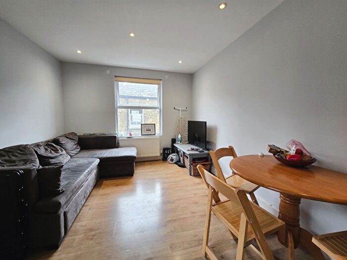 2 Bedroom Flat To Rent In Treport Street, London, SW18