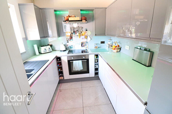 5 Bedroom Detached House For Sale In Azalea Mews, Canvey Island, SS8