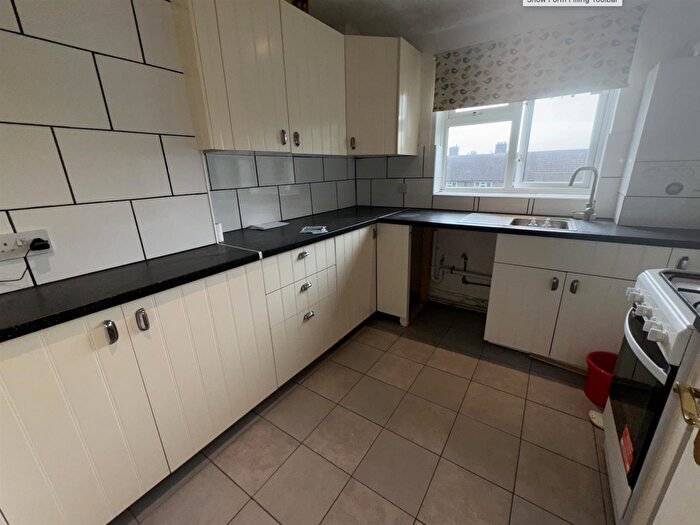2 Bedroom Flat To Rent In Cambria Avenue, Borstal, Rochester, Kent, ME1