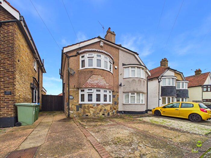 3 Bedroom Semi Detached House For Sale In Swanley Road, Welling, DA16