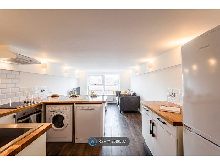 3 Bedroom Flat To Rent In Latimer House, Liverpool, L5