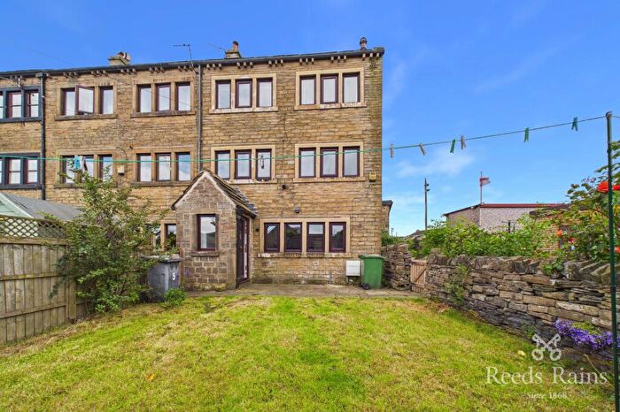 2 Bedroom End Of Terrace House To Rent In Croft Top, Outlane, Huddersfield, West Yorkshire, HD3
