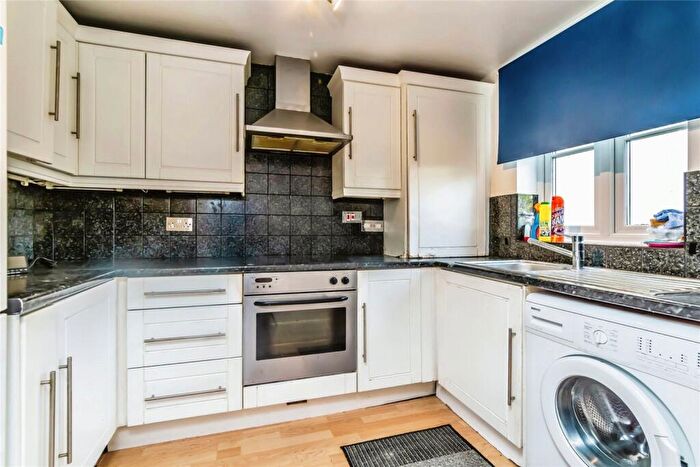 2 Bedroom Flat For Sale In Kingswood Drive, Sutton, SM2
