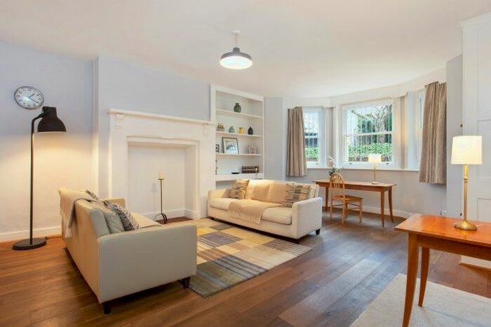 3 Bedroom Flat To Rent In Spencer Park, London SW18