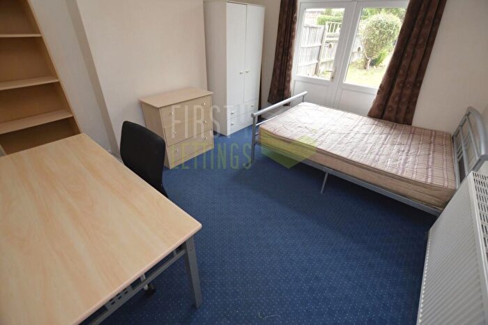 3 Bedroom Semi Detached House To Rent In Gainsborough Road, Clarendon Park, LE2