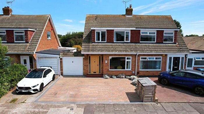 3 Bedroom Semi-Detached House For Sale In Grenville Way, Broadstairs, CT10