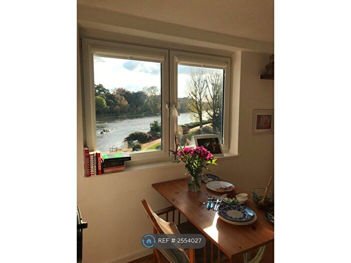 2 Bedroom Flat To Rent In Justin Close, London, TW8