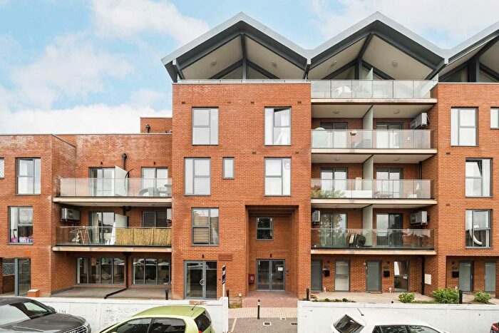 3 Bedroom Flat To Rent In East Road, Wimbledon, SW19