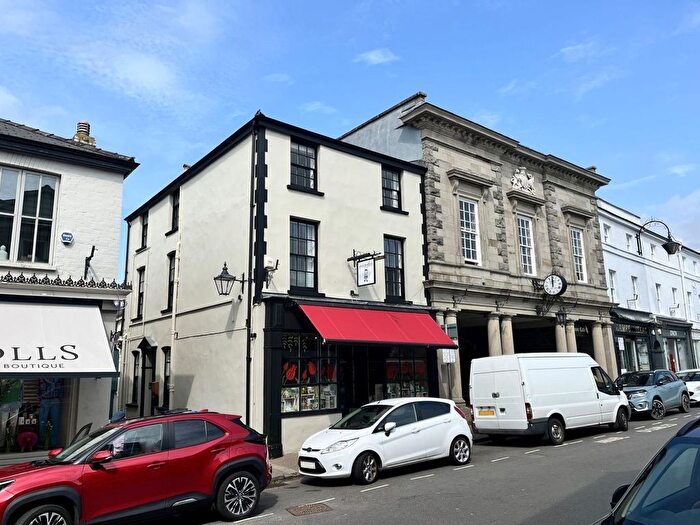 2 Bedroom Flat For Sale In High Street, Crickhowell, NP8