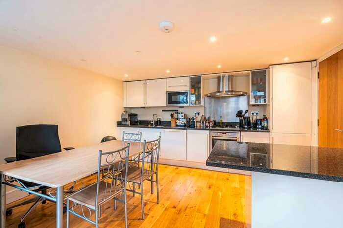 3 Bedroom Flat To Rent In Clare Lane, East Canonbury, London, N1