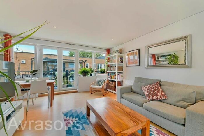 2 Bedroom Flat To Rent In Dewey Lane, London, SW2