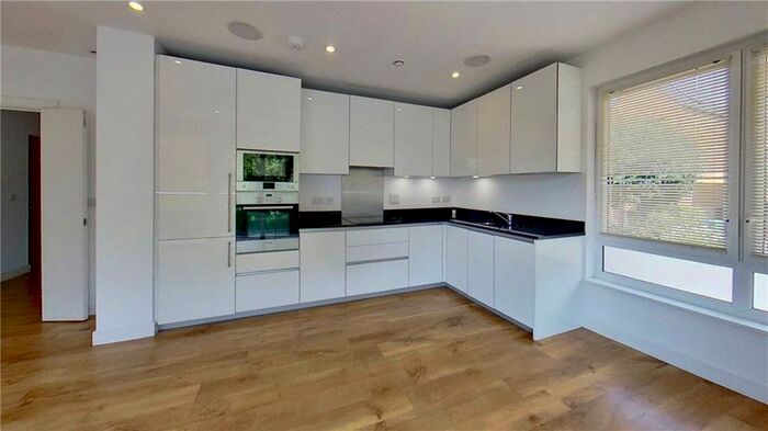 2 Bedroom Flat To Rent In Harris Lodge, Blackheath, London, SE9