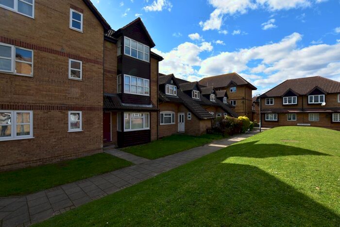 Studio To Rent In Frobisher Road, Erith, DA8