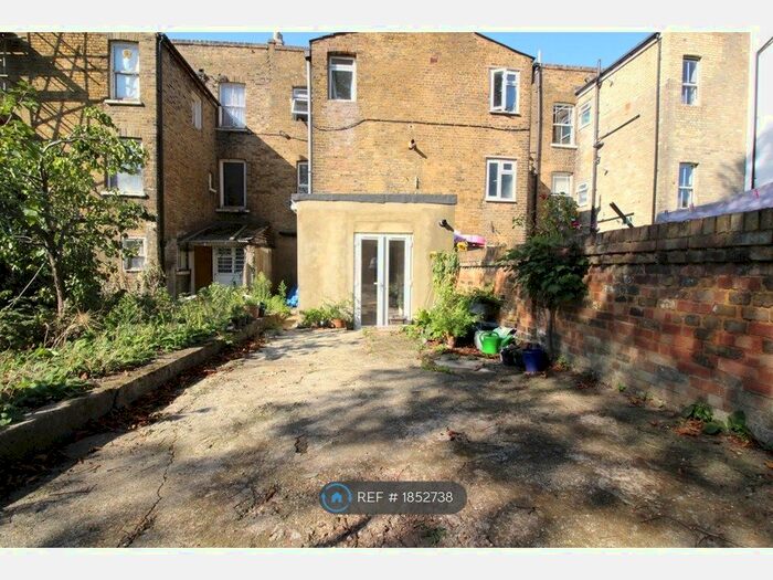 2 Bedroom Flat To Rent In Elmington Road, London, SE5