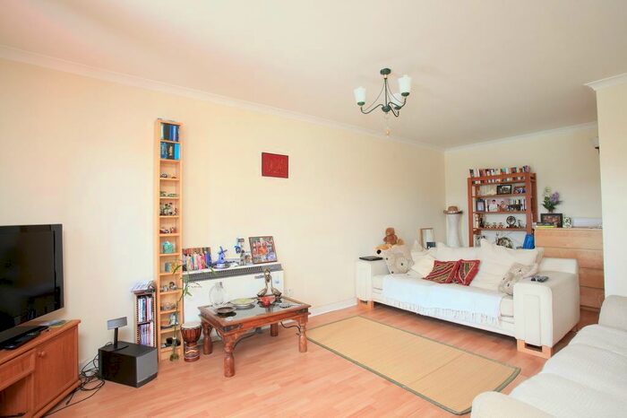 2 Bedroom Apartment To Rent In Garnet Street, Wapping, London, E1W