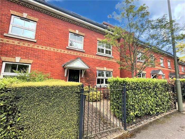 1 Bedroom Flat To Rent In Victoria Mews, St. Judes Road, Englefield Green, Egham, TW20