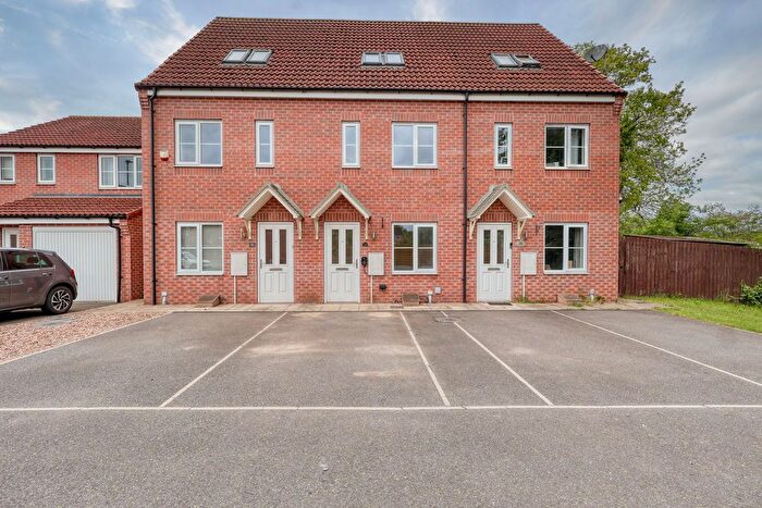 3 Bedroom Terraced House For Sale In Woodside Drive, Scunthorpe, DN17