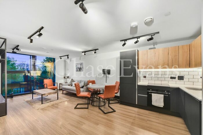 2 Bedroom Detached House To Rent In Newhams Yard, Tower Bridge, London, SE1