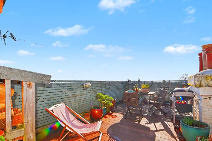1 Bedroom Maisonette For Sale In St. John's Villas, Archway, London, N19