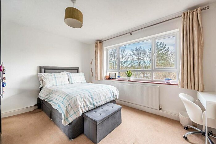 1 Bedroom Flat To Rent In Dove Park, Hatch End, Pinner, HA5