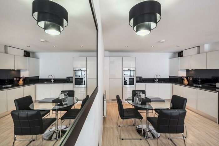 2 Bedroom Apartment To Rent In Alie Street, Epc:B, E1